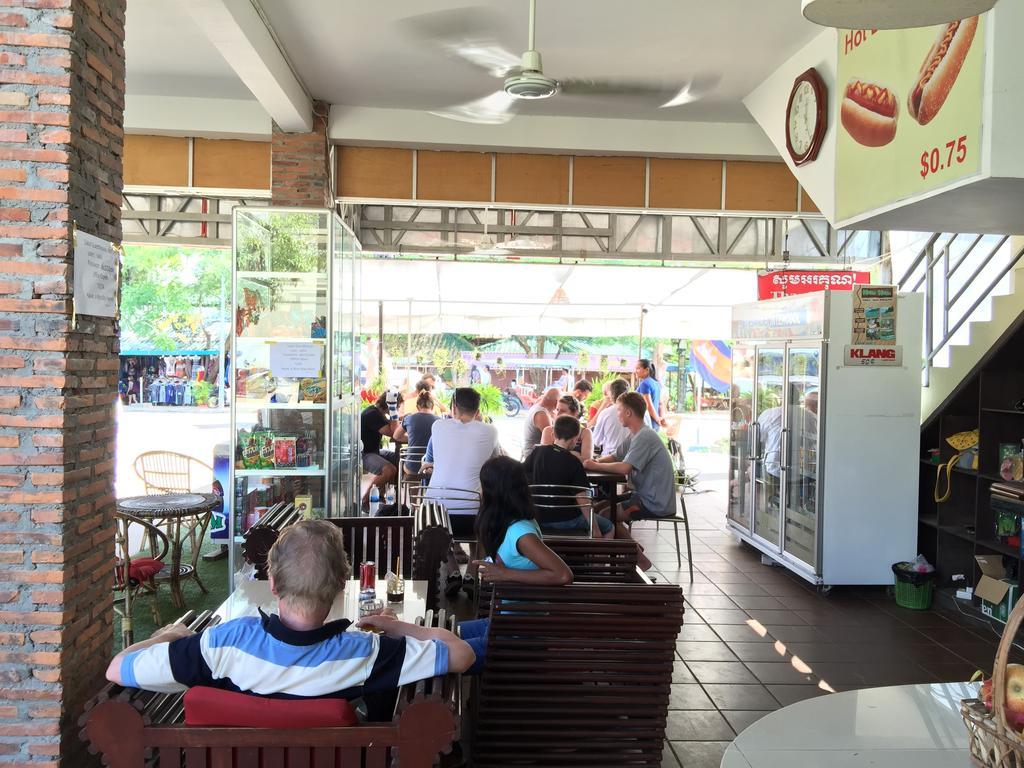 Sakal Guesthouse Restaurant & Bar Sihanoukville Bagian luar foto